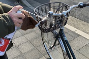 自転車を洗浄している様子の画像